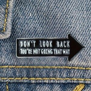 3/$25 Arrow “DON’T LOOK BACK You’re Not Going That Way” Black and Silver tone